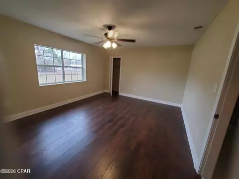Living - 807 Maple St, Chipley, FL 32428 photo 3 of 4