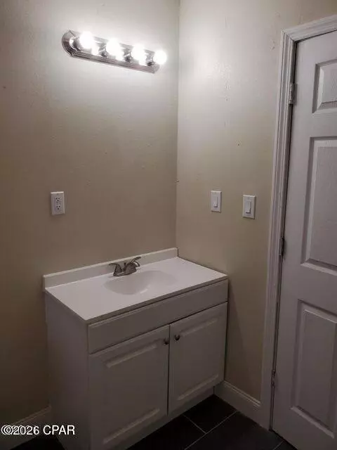 Bath - 807 Maple St, Chipley, FL 32428 photo 2 of 2