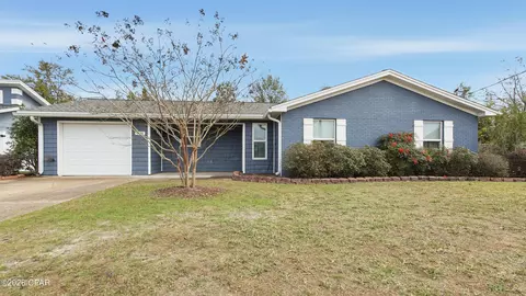 808 E Pine Forest Dr, Lynn Haven, FL 32444