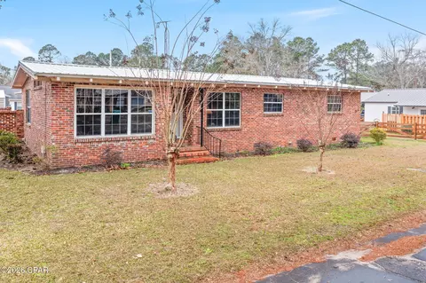 5395 Webb St, Graceville, FL 32440