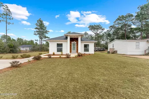 63 E Raphael Rd, Defuniak Springs, FL 32433