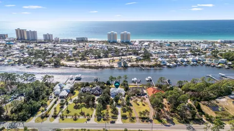 8127 N Lagoon Dr, Panama City, FL 32408