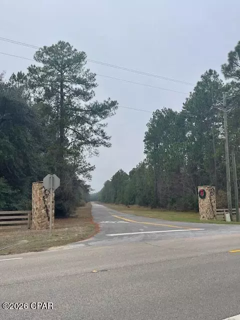 28 Golf Club Cir #28, Ponce De Leon, FL 32455