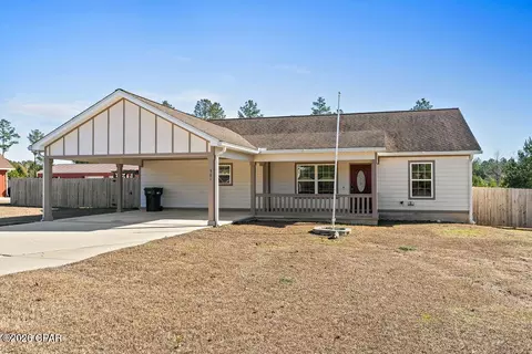 561 Lakepointe Dr, Chipley, FL 32428