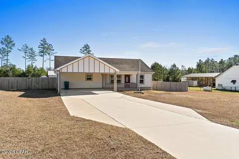 561 Lakepointe Dr, Chipley, FL 32428 photo 3