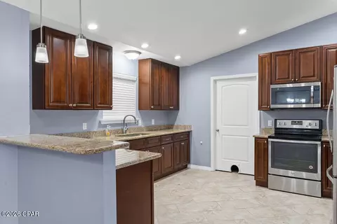 561 Lakepointe Dr, Chipley, FL 32428 photo 13