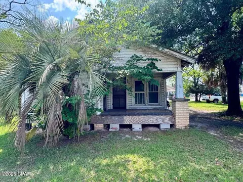 5295 Brown St, Graceville, FL 32440