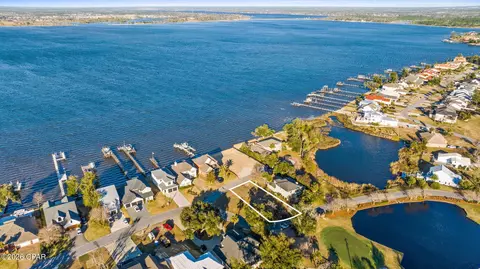 1828 Country Club Dr, Lynn Haven, FL 32444