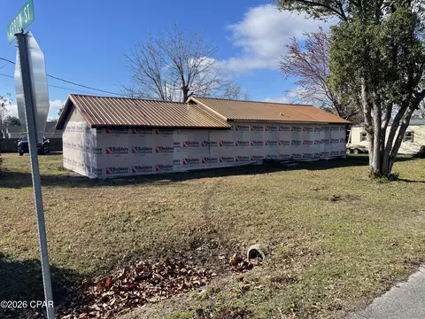 5012 Lake Dr, Panama City, FL 32404