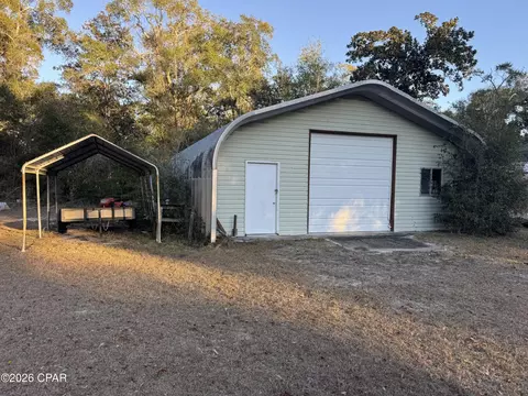 000 Canal Dr, Vernon, FL 32462