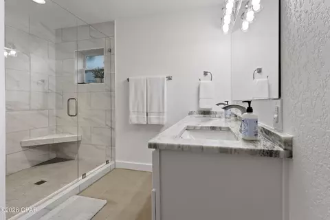 Bath - 2139 Dothan Ct, Chipley, FL 32428 photo 1 of 2