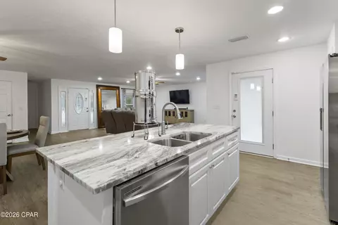 Kitchen - 2139 Dothan Ct, Chipley, FL 32428 photo 3 of 4