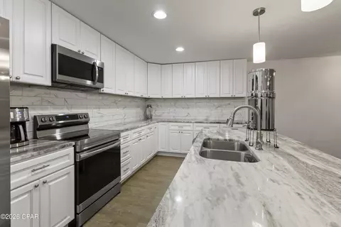 Kitchen - 2139 Dothan Ct, Chipley, FL 32428 photo 4 of 4