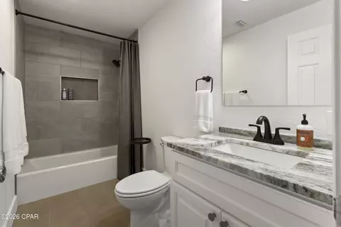 Bath - 2139 Dothan Ct, Chipley, FL 32428 photo 2 of 2