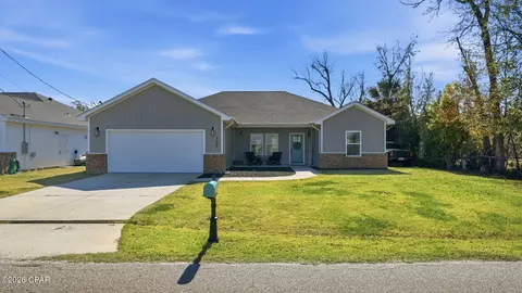 705 W 8th St, Lynn Haven, FL 32444