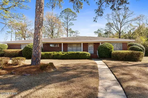 5370 Cherry St, Graceville, FL 32440