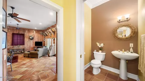 Entry Way - 21748 N State Road 71, Altha, FL 32421 photo 4 of 9