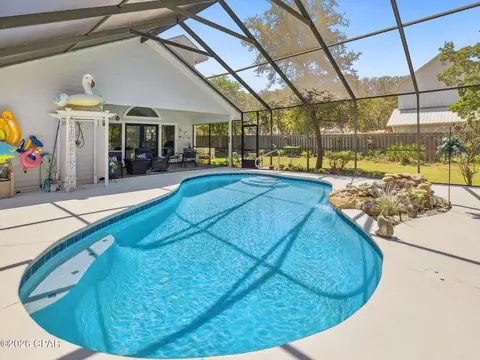 Exterior - 550 Seabreeze Cir, Seacrest, FL 32461 photo 4 of 10
