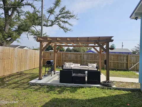 1409 E 6th Ct, Panama City, FL 32401