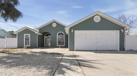 919 Pelican Pl, Panama City Beach, FL 32407