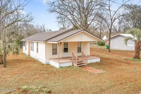 794 2nd St, Chipley, FL 32428