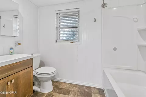 Bath - 794 2nd St, Chipley, FL 32428 photo 1 of 2
