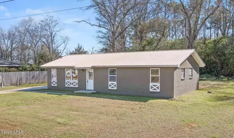 1037 Payne St, Graceville, FL 32440