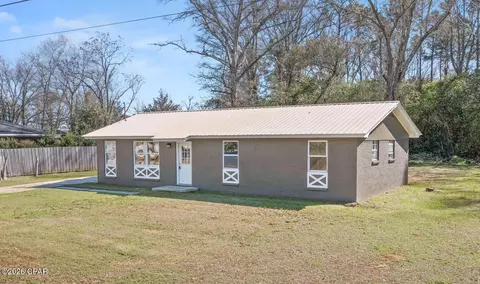 1037 Payne St, Graceville, FL 32440