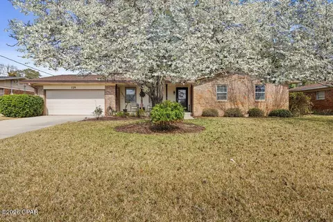 729 Crestwood St, Mary Esther, FL 32569