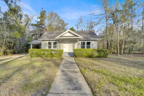 657 Main St, Chipley, FL 32428