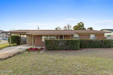 1111 Wave Ave, Panama City, FL 32404