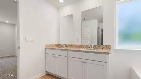 Bath - 2085 Babcock St, Chipley, FL 32428 photo 3 of 4