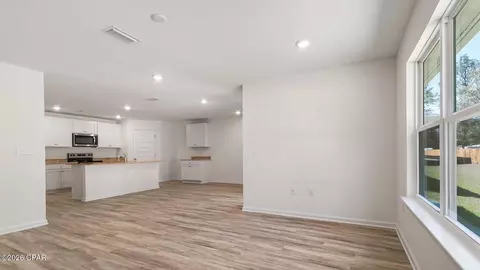 Living - 2085 Babcock St, Chipley, FL 32428 photo 1 of 1