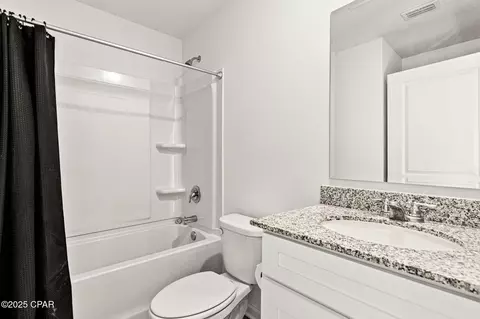 Bath - 3987 Oxford Ave, Chipley, FL 32428 photo 1 of 2