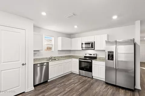 Kitchen - 3987 Oxford Ave, Chipley, FL 32428 photo 1 of 3