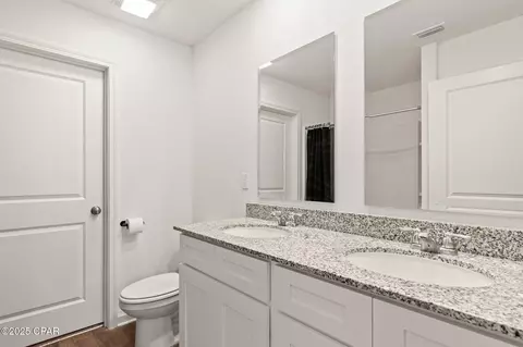 Bath - 3987 Oxford Ave, Chipley, FL 32428 photo 2 of 2