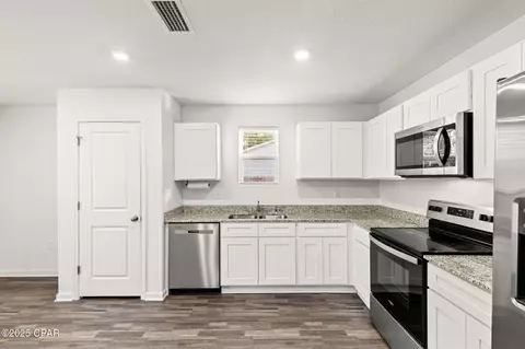 Kitchen - 3987 Oxford Ave, Chipley, FL 32428 photo 2 of 3