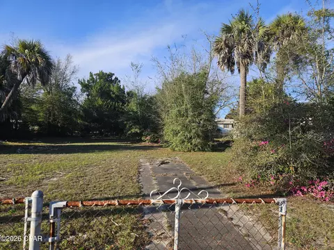 2725 E 6th St, Panama City, FL 32401