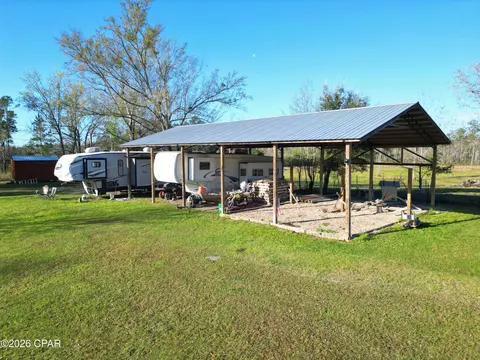 191 April Ln, Wewahitchka, FL 32465