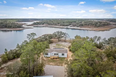 2934 Shoreline Dr, Chipley, FL 32428