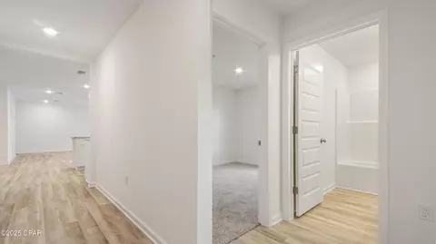 Entry Way - 2152 Shenandoah Blvd, Chipley, FL 32428 photo 11 of 12