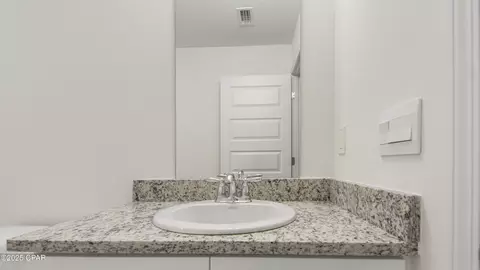 Bath - 2152 Shenandoah Blvd, Chipley, FL 32428 photo 2 of 3