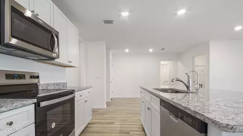 Kitchen - 2152 Shenandoah Blvd, Chipley, FL 32428 photo 4 of 4
