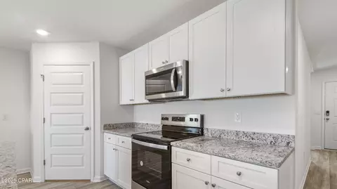Kitchen - 2152 Shenandoah Blvd, Chipley, FL 32428 photo 3 of 4