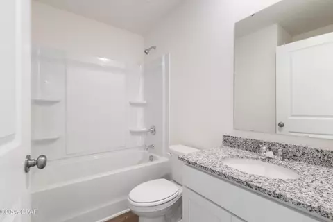 Bath - 4133 Aquarius Dr, Chipley, FL 32428 photo 2 of 3