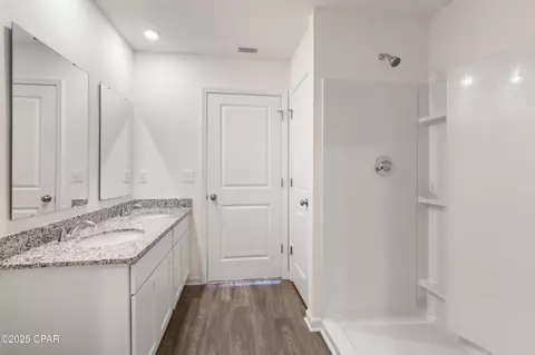 Bath - 4133 Aquarius Dr, Chipley, FL 32428 photo 1 of 3