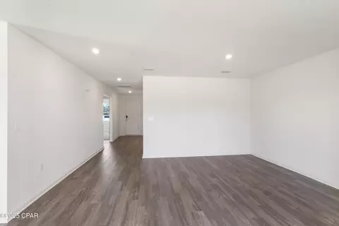 Living - 4133 Aquarius Dr, Chipley, FL 32428 photo 2 of 2