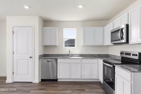 Kitchen - 4133 Aquarius Dr, Chipley, FL 32428 photo 1 of 3