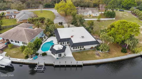 483 Wahoo Rd, Panama City Beach, FL 32408