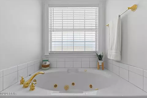 Bath - 5192 Pine Ridge Dr, Chipley, FL 32428 photo 2 of 5